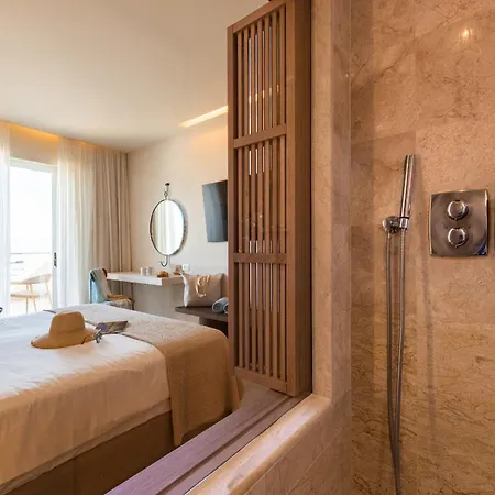 Mare, Seaside Hotel